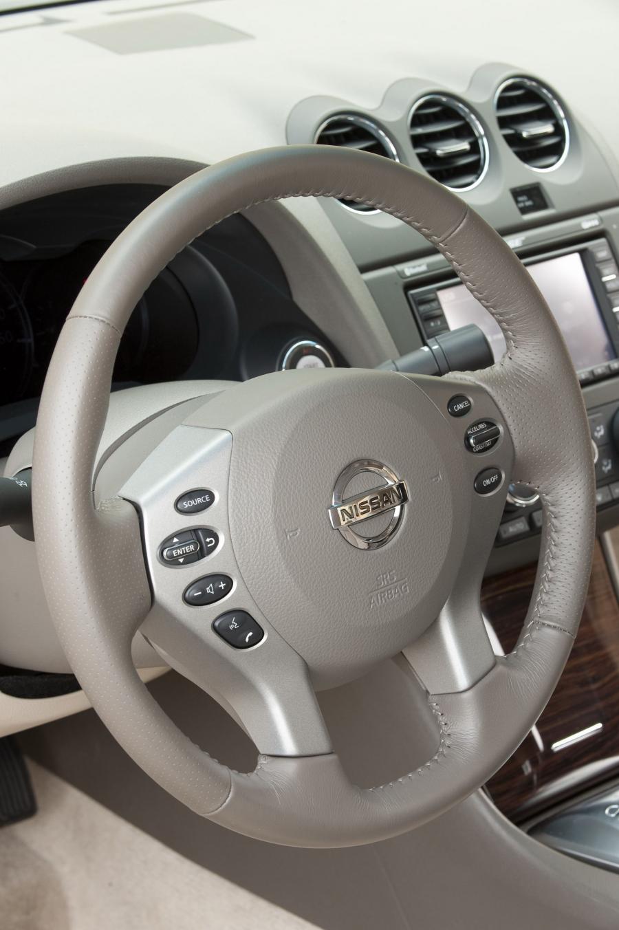  Nissan Altima Hybrid 2010 года  (фото 19 из 48)
